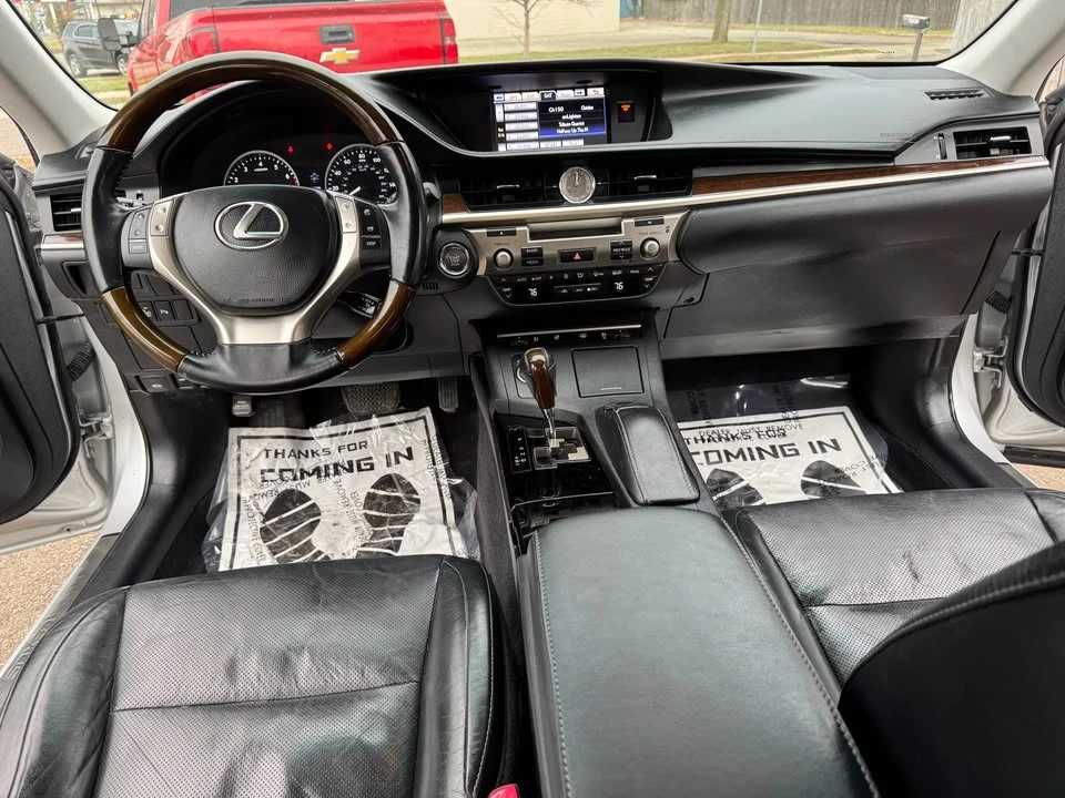 2014 Lexus ES 6th Gen - Image 12 of 20