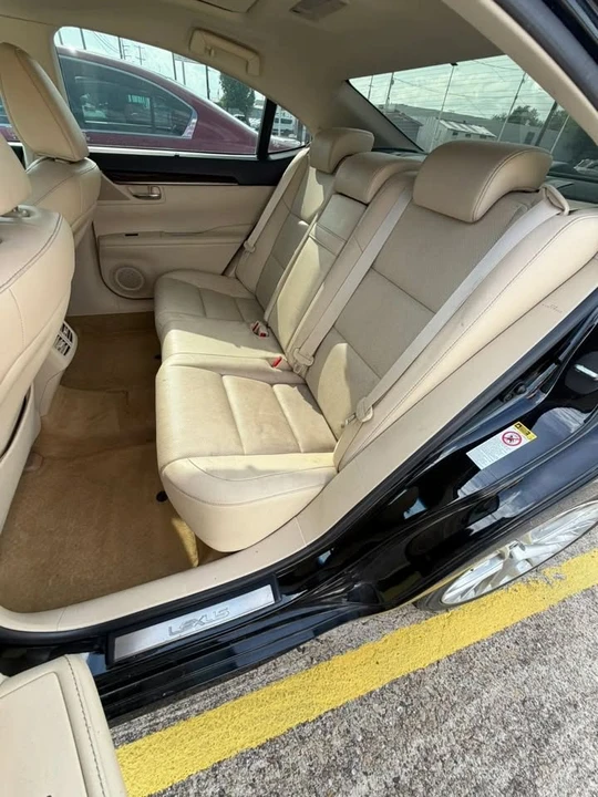 2014 Lexus ES 6th Gen - Image 15 of 16