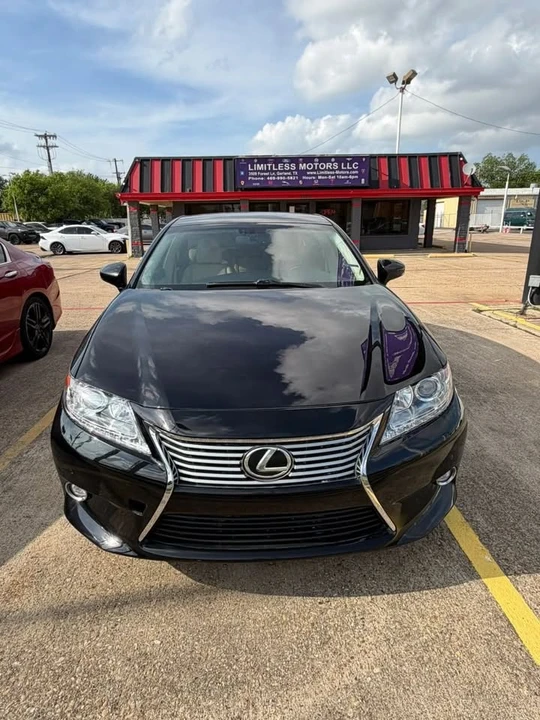 2014 Lexus ES 6th Gen - Image 2 of 16