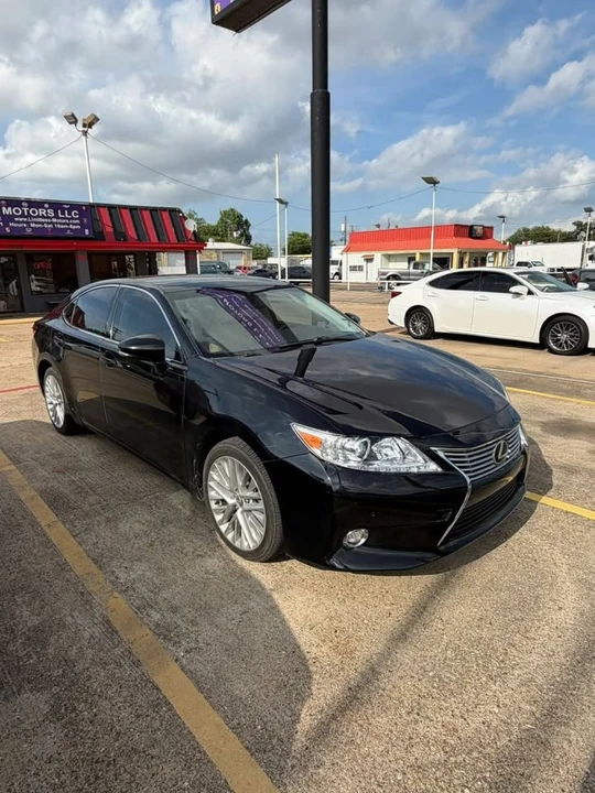 2014 Lexus ES 6th Gen - Image 3 of 16