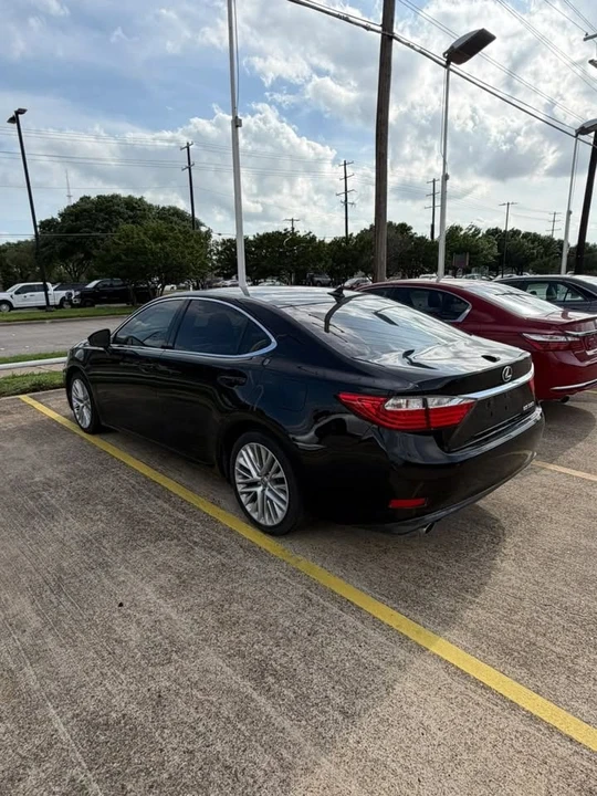 2014 Lexus ES 6th Gen - Image 6 of 16