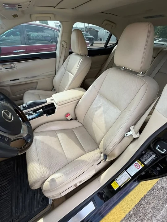 2014 Lexus ES 6th Gen - Image 11 of 16