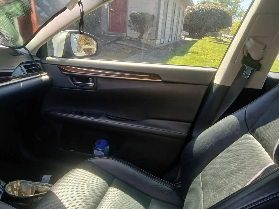 2014 Lexus ES 6th Gen - Image 5 of 10
