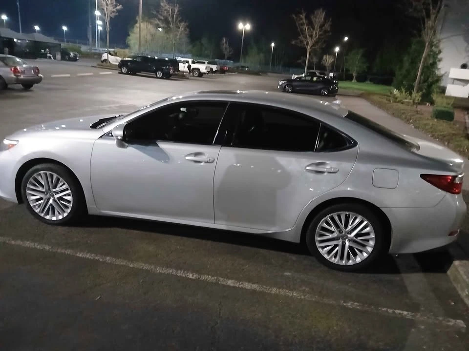 2014 Lexus ES 6th Gen - Image 9 of 10