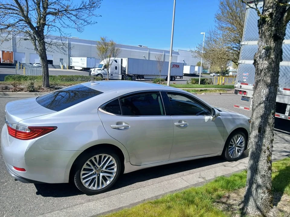 2014 Lexus ES 6th Gen - Image 7 of 10