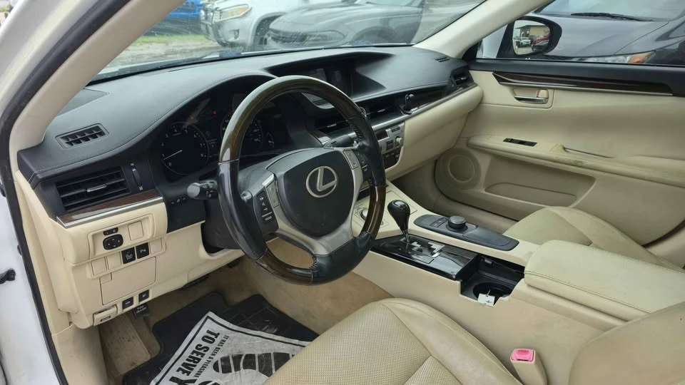 2014 Lexus ES 6th Gen - Image 6 of 12