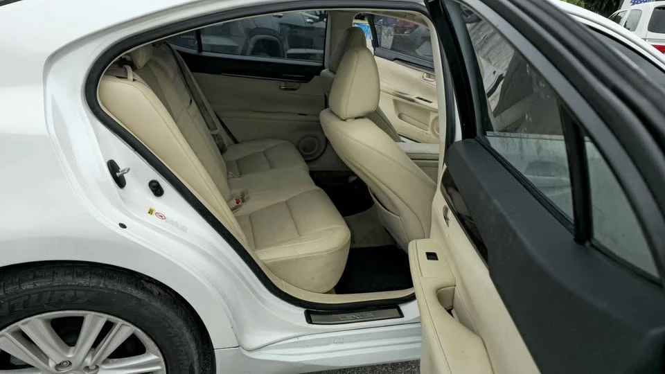 2014 Lexus ES 6th Gen - Image 12 of 12