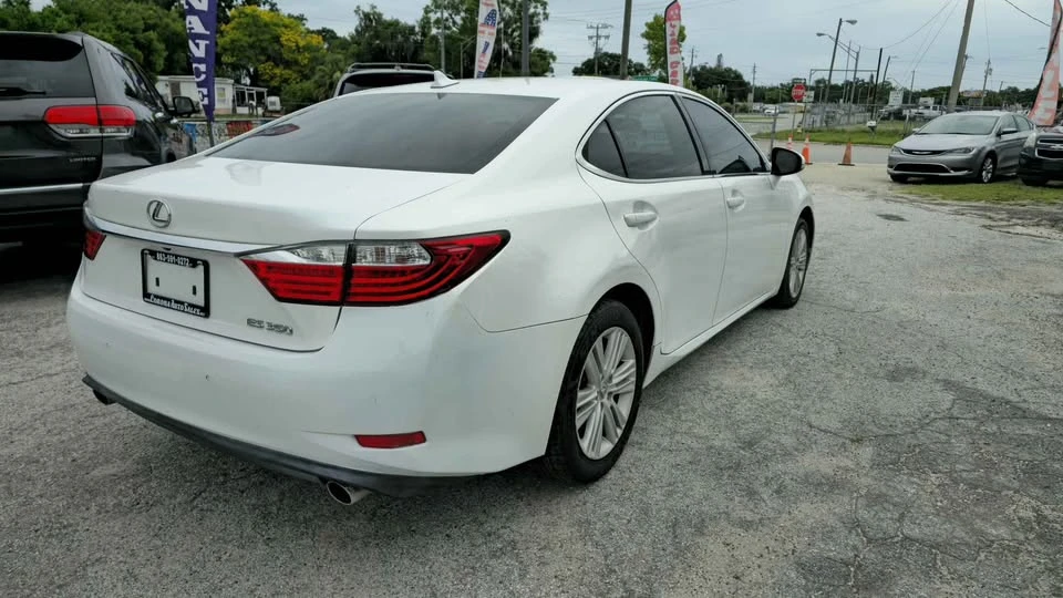 2014 Lexus ES 6th Gen - Image 4 of 12