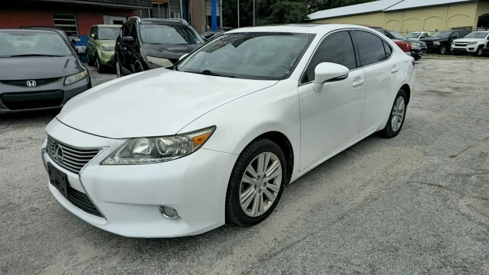 2014 Lexus ES 6th Gen - Image 2 of 12