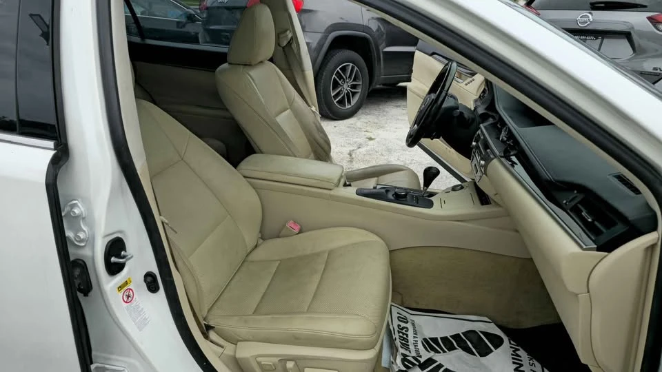 2014 Lexus ES 6th Gen - Image 11 of 12