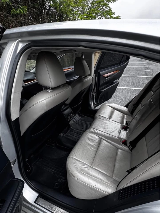 2014 Lexus ES 6th Gen - Image 7 of 11
