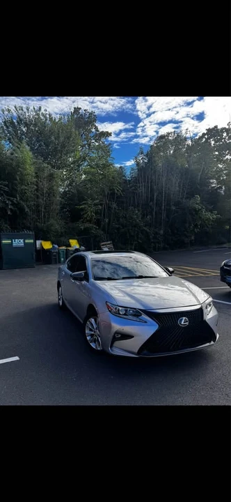 2014 Lexus ES 6th Gen - Image 2 of 11
