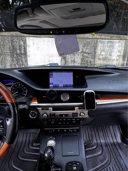 2014 Lexus ES 6th Gen - Image 8 of 11