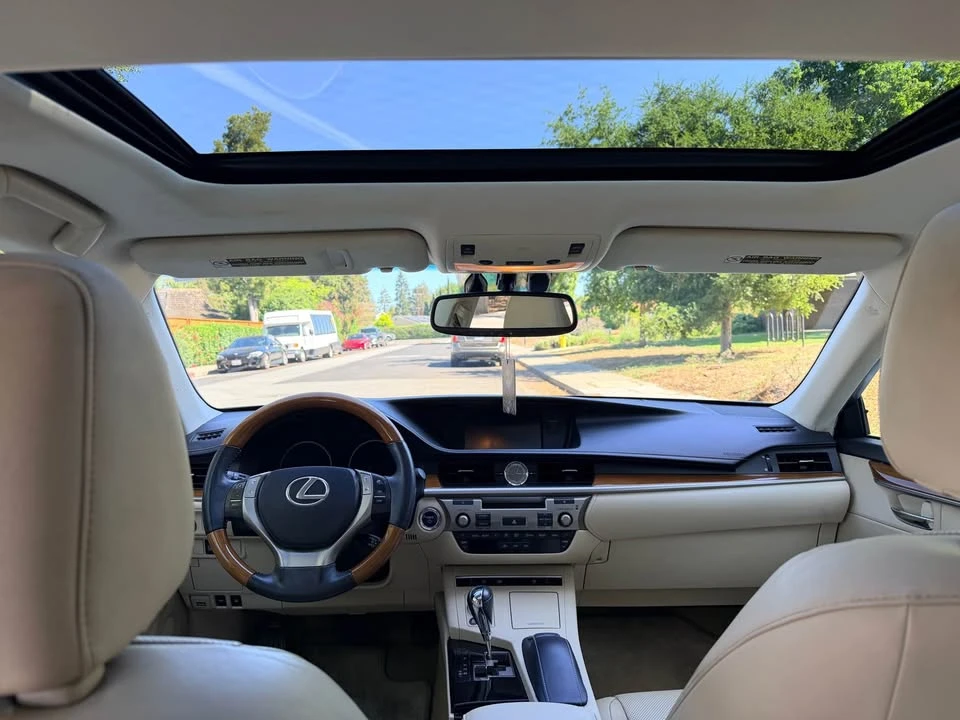 2014 Lexus ES 6th Gen - Image 18 of 19