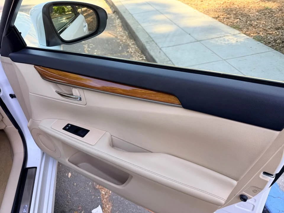 2014 Lexus ES 6th Gen - Image 14 of 19
