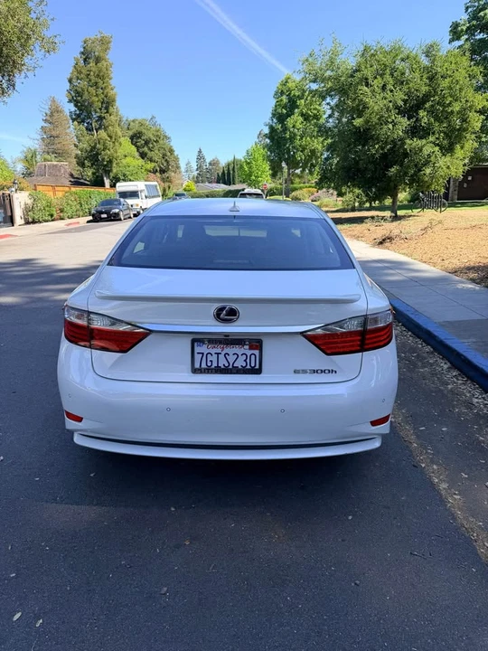 2014 Lexus ES 6th Gen - Image 6 of 19