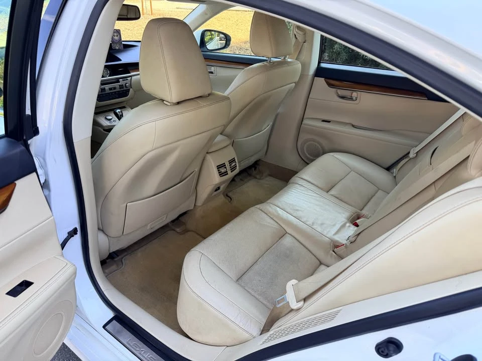 2014 Lexus ES 6th Gen - Image 15 of 19