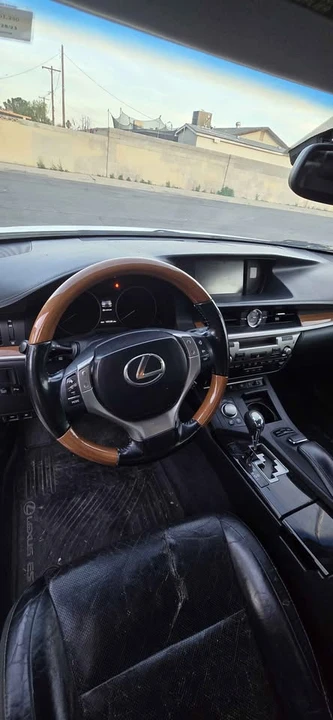 2014 Lexus ES 6th Gen - Image 6 of 6