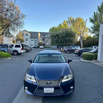 2014 Lexus ES 300h Luxury Sedan 4D