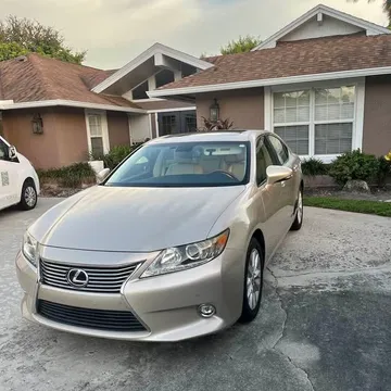 2014 Lexus ES 300h Luxury Sedan 4D