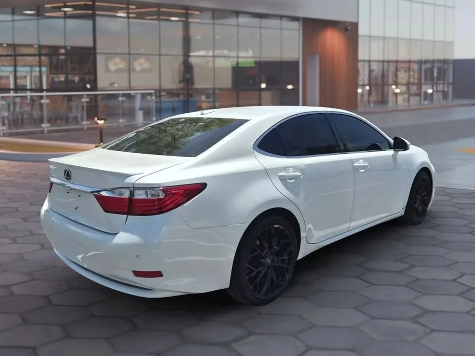 2014 Lexus ES 6th Gen - Image 6 of 18