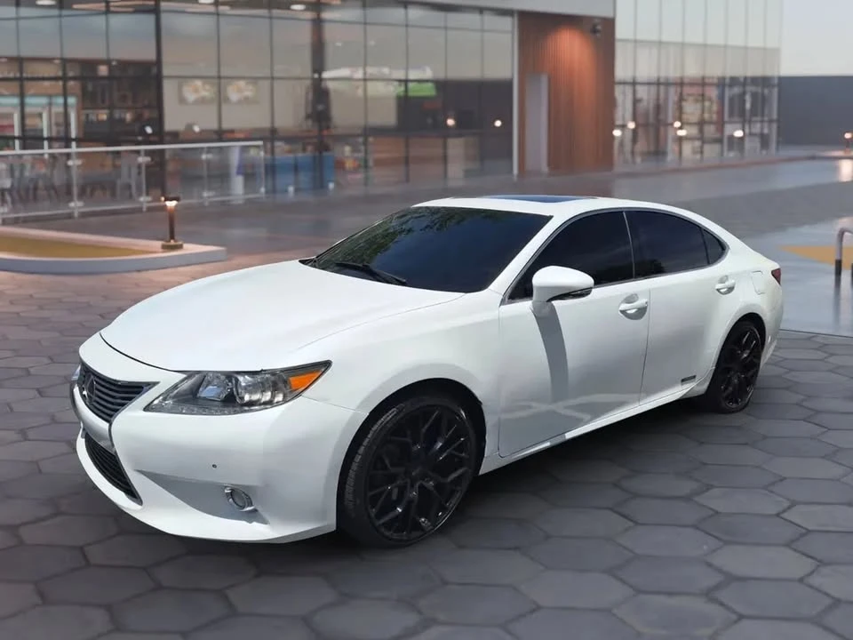 2014 Lexus ES 6th Gen - Image 2 of 18
