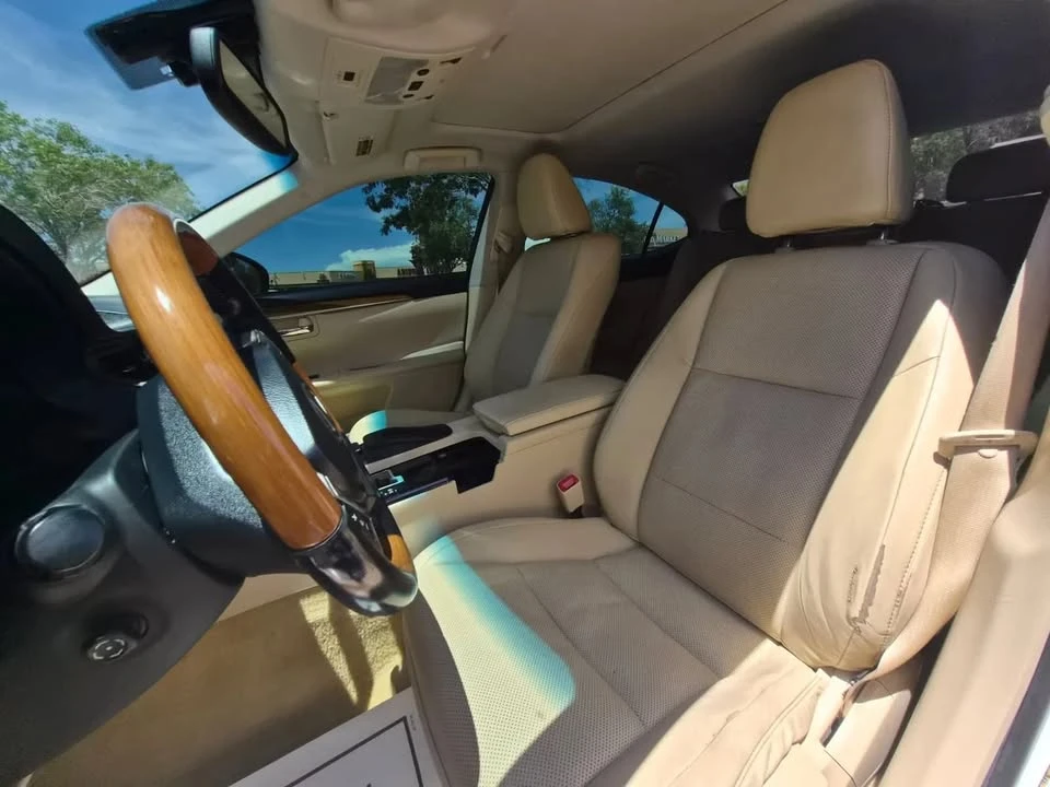 2014 Lexus ES 6th Gen - Image 12 of 18