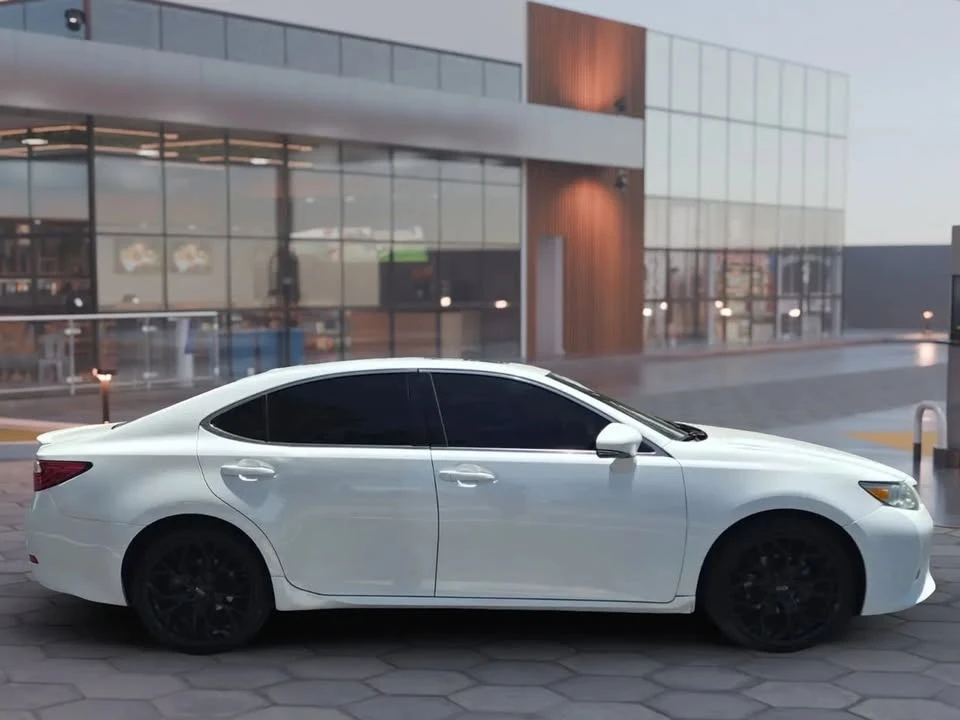 2014 Lexus ES 6th Gen - Image 5 of 18