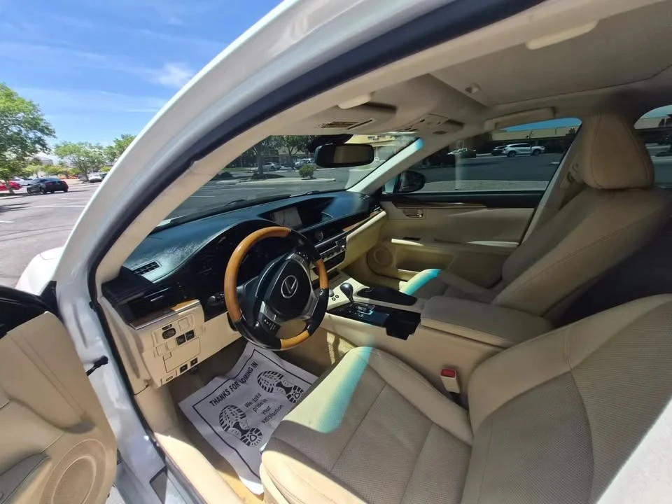 2014 Lexus ES 6th Gen - Image 10 of 18