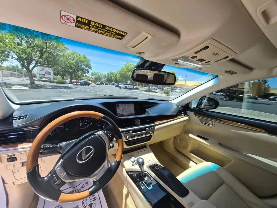 2014 Lexus ES 6th Gen - Image 11 of 18