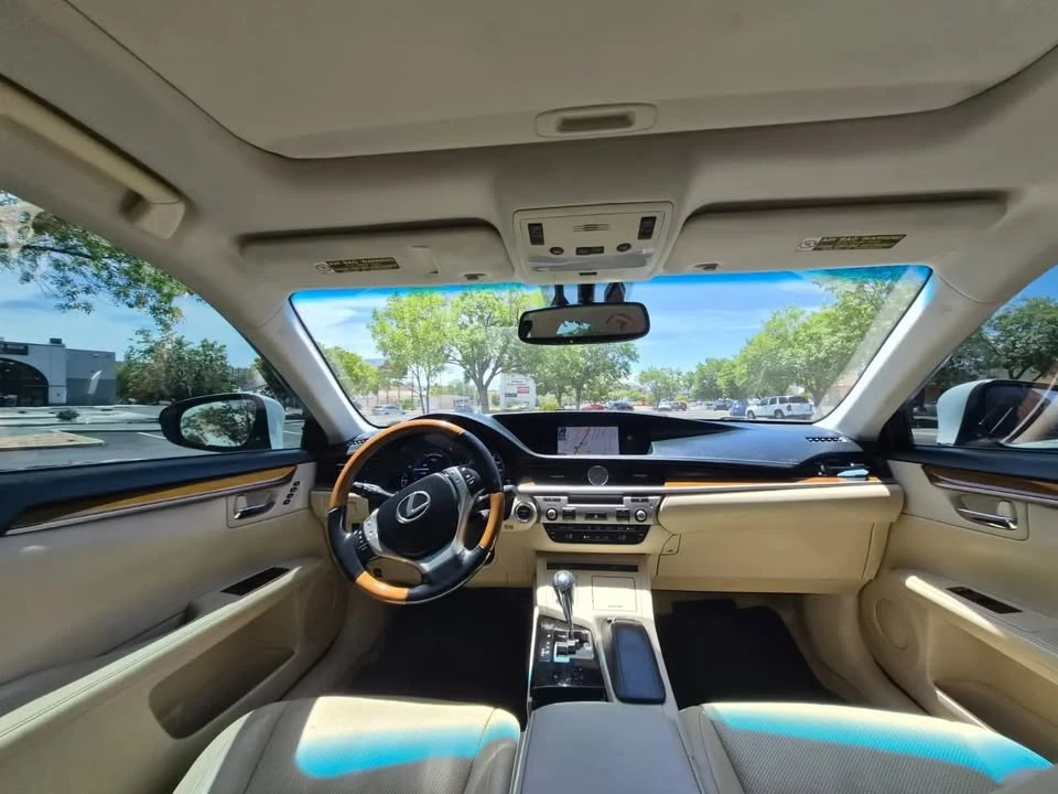 2014 Lexus ES 6th Gen - Image 14 of 18
