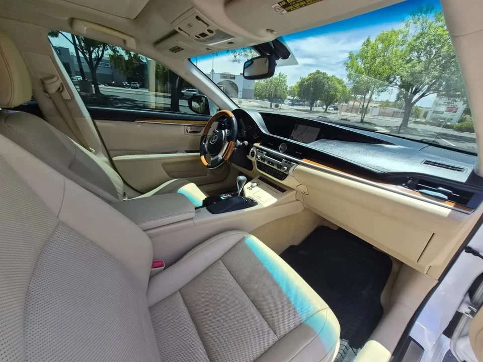 2014 Lexus ES 6th Gen - Image 13 of 18