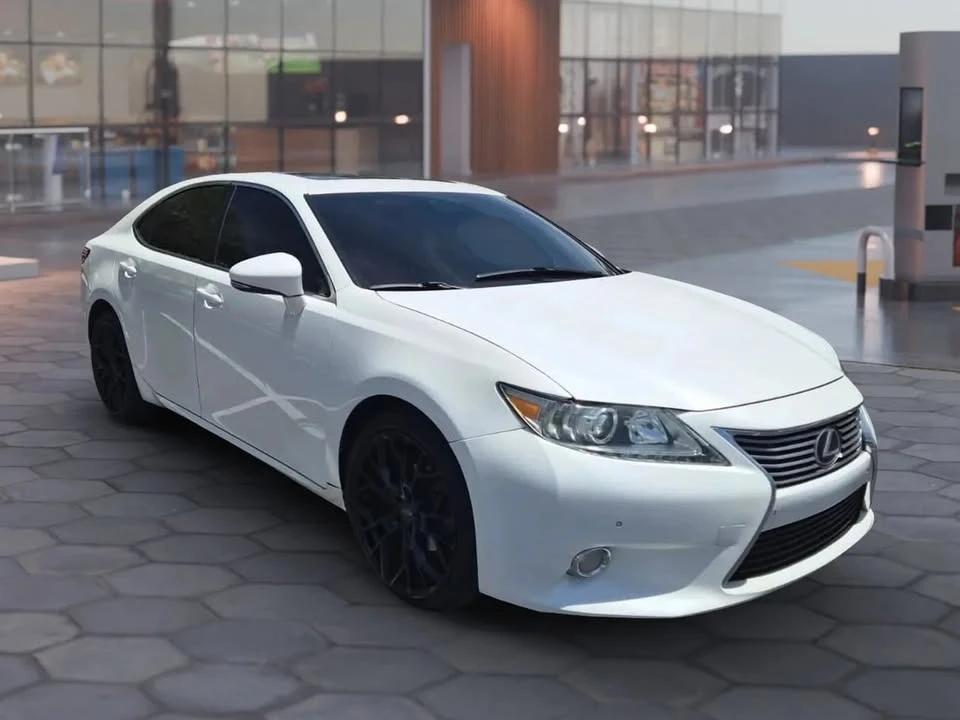 2014 Lexus ES 6th Gen - Image 4 of 18