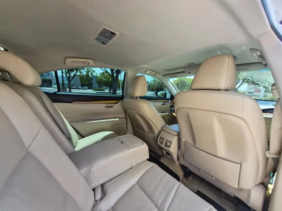 2014 Lexus ES 6th Gen - Image 15 of 18
