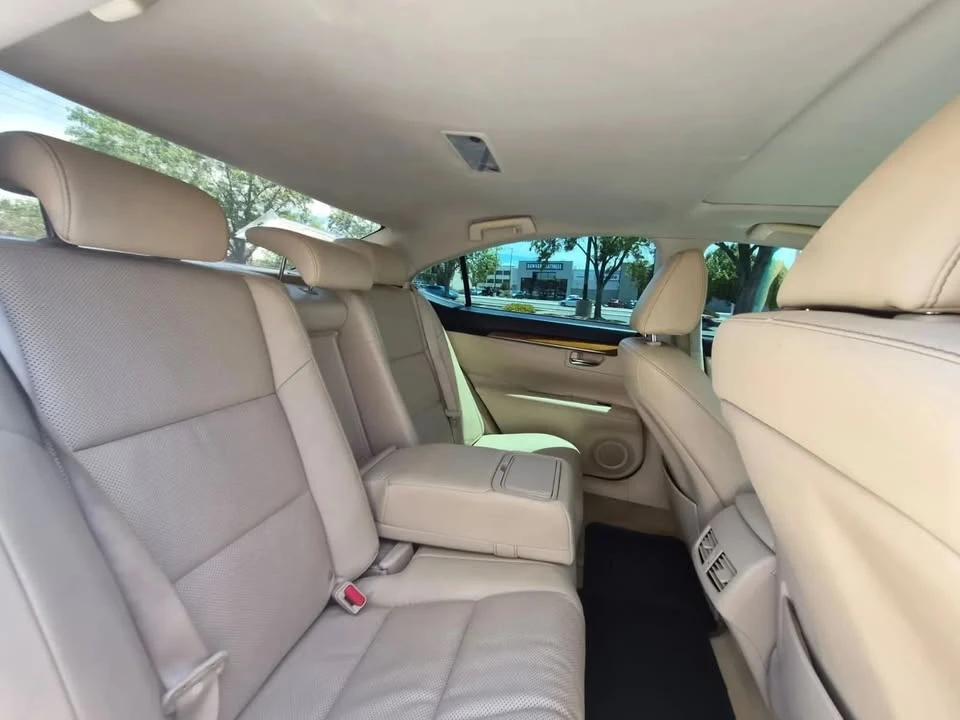 2014 Lexus ES 6th Gen - Image 16 of 18