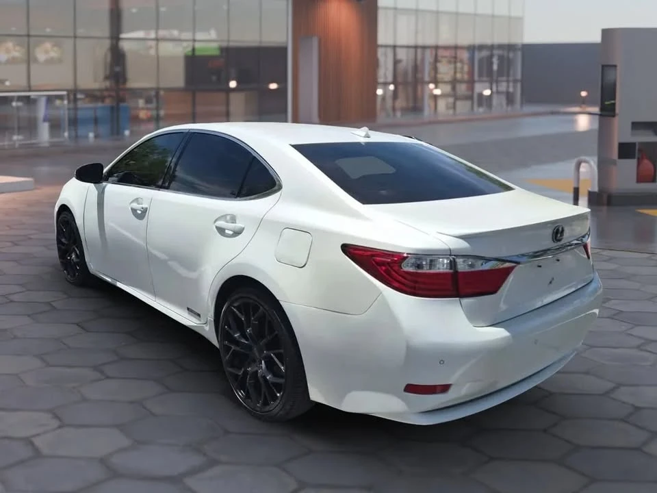 2014 Lexus ES 6th Gen - Image 8 of 18