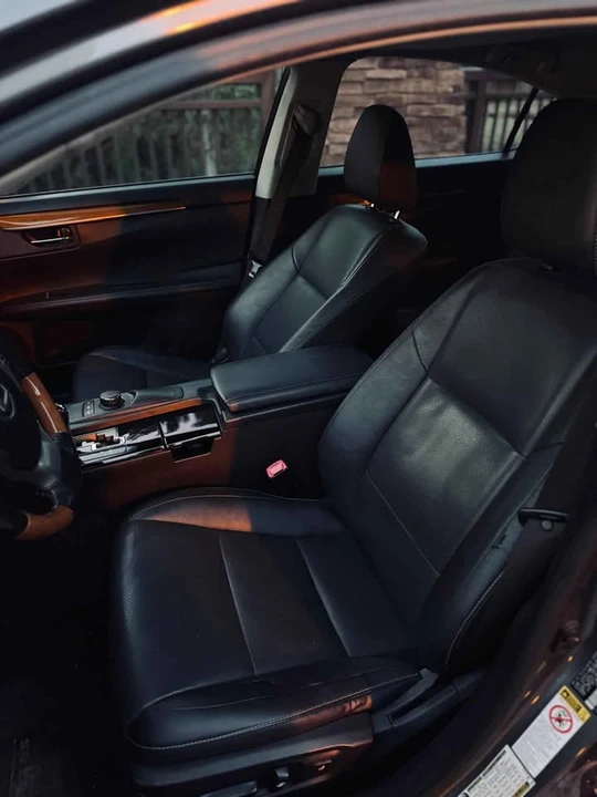 2014 Lexus ES 6th Gen - Image 9 of 10
