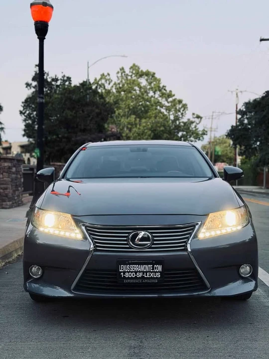 2014 Lexus ES 6th Gen - Image 4 of 10