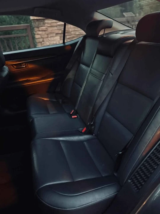 2014 Lexus ES 6th Gen - Image 8 of 10
