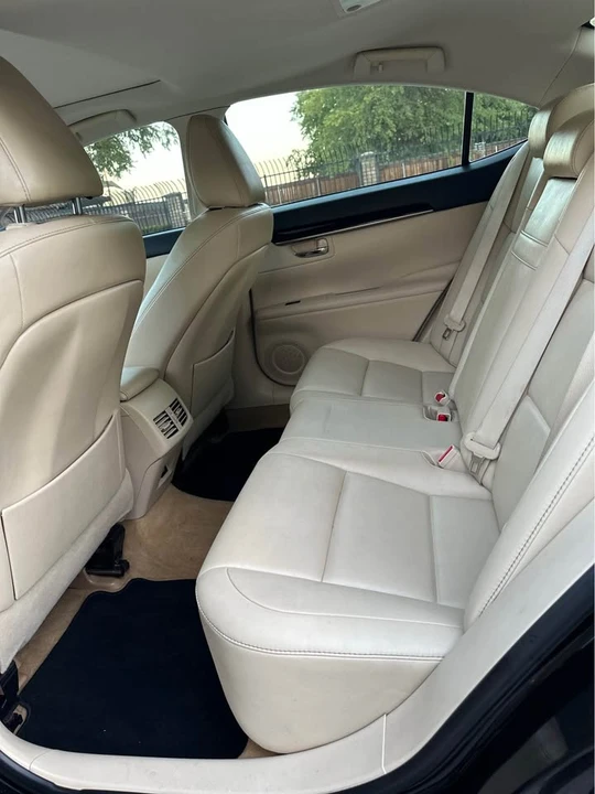 2014 Lexus ES 6th Gen - Image 4 of 10