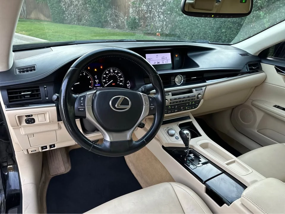 2014 Lexus ES 6th Gen - Image 5 of 10