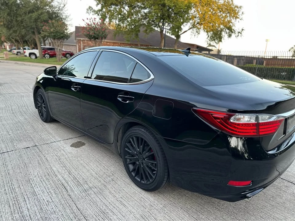 2014 Lexus ES 6th Gen - Image 3 of 10