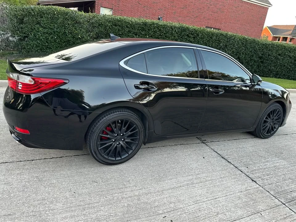 2014 Lexus ES 6th Gen - Image 8 of 10