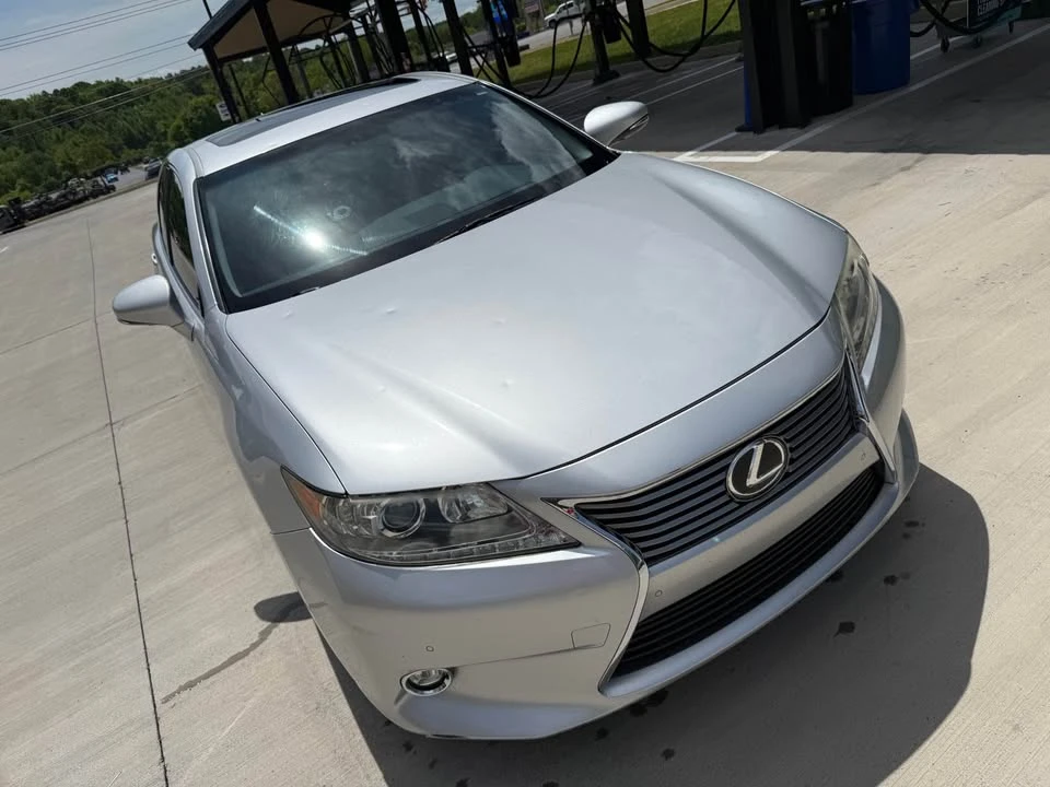 2014 Lexus ES 6th Gen - Image 2 of 10