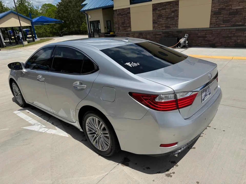 2014 Lexus ES 6th Gen - Image 4 of 10