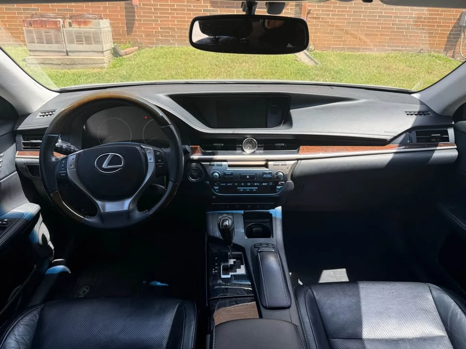 2014 Lexus ES 6th Gen - Image 8 of 10