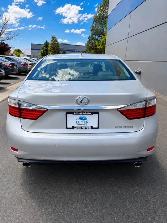 2014 Lexus ES 6th Gen - Image 6 of 18