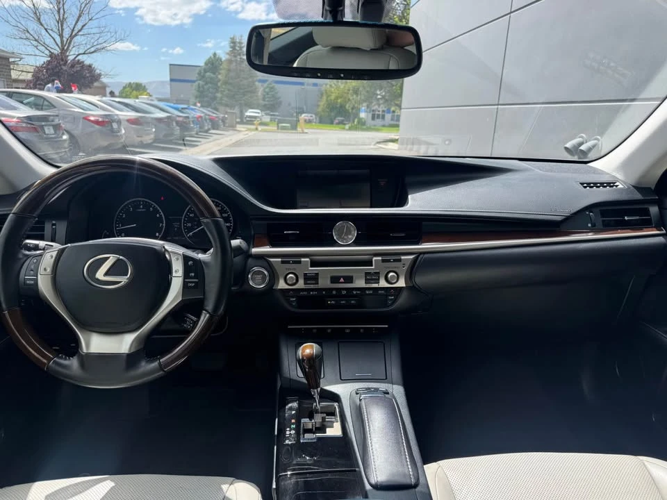 2014 Lexus ES 6th Gen - Image 13 of 18
