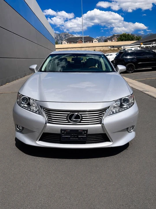 2014 Lexus ES 6th Gen - Image 2 of 18
