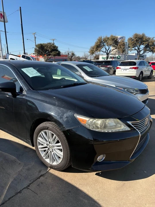 2014 Lexus ES 6th Gen - Image 2 of 10